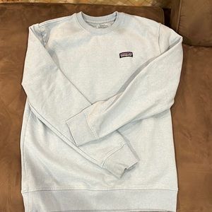 patagonia, medium, light blue crew neck sweatshirt